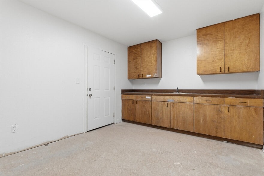 More Photos Of 9550 Main St, Penngrove Showroom For Sale