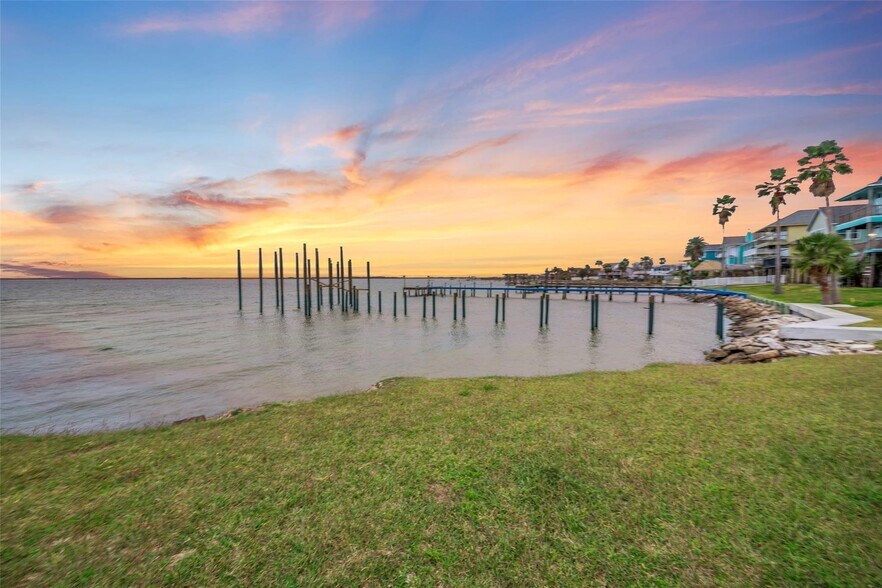 More Photos Of 1204 Aqua Way, San Leon Land For Sale