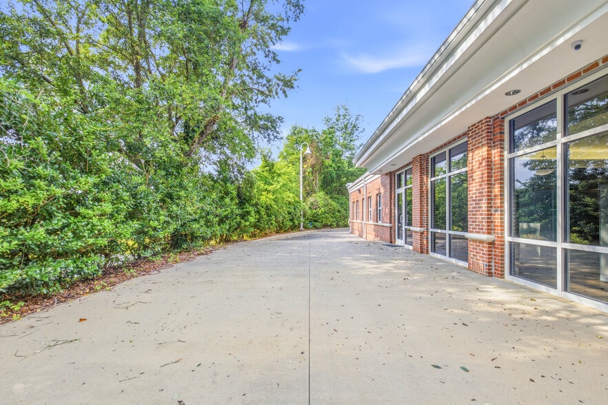 More Photos Of 5784 Chumuckla Hwy, Pace Freestanding For Lease