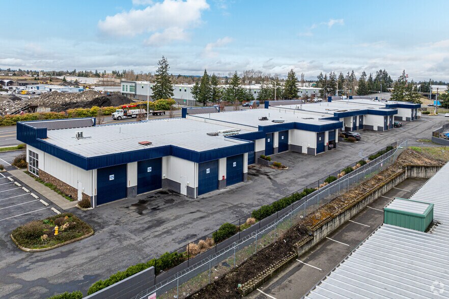 More Photos Of 11105 Steele St S, Tacoma Flex For Lease