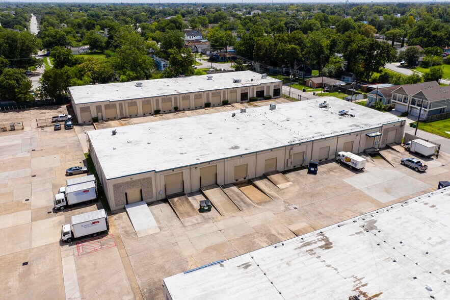 More Photos Of 3404-3556 Yale St, Houston Unknown For Lease