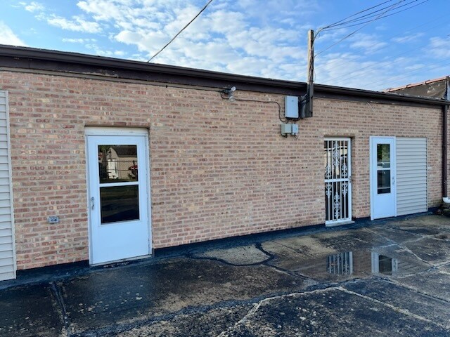 More Photos Of 909 E 31st St, La Grange Park Office For Sale