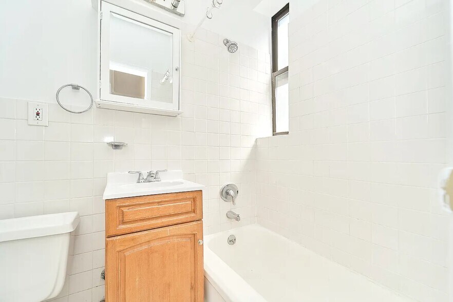 More Photos Of 239 W 20th St, New York Apartments For Sale