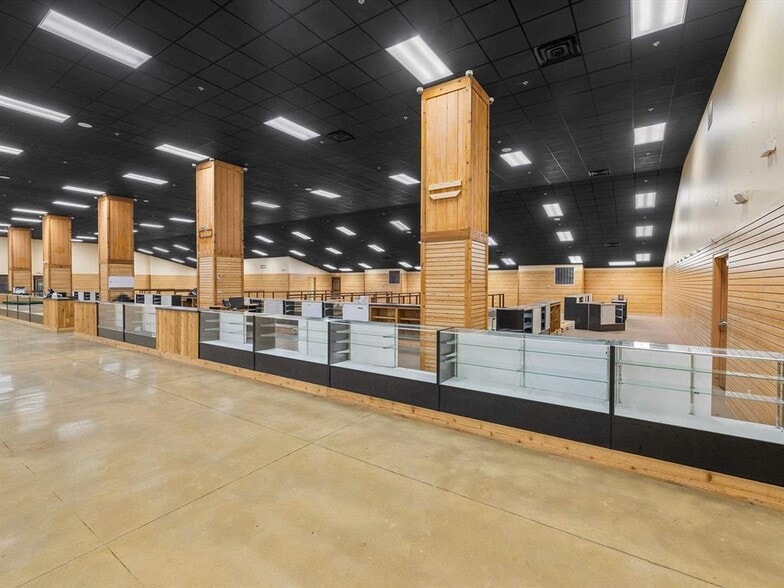 More Photos Of 6976 W Louisville Ln, Owensboro Light Manufacturing For Sale