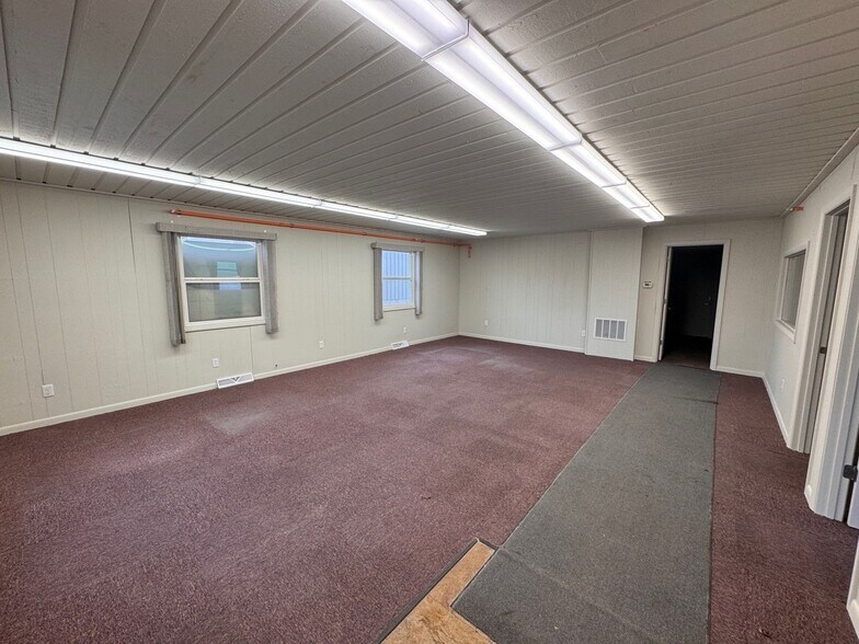 More Photos Of 147 Second Ave, Rochelle Warehouse For Lease