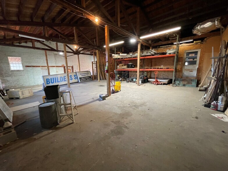 More Photos Of 130 W 3rd St, Waynesboro Light Distribution For Lease