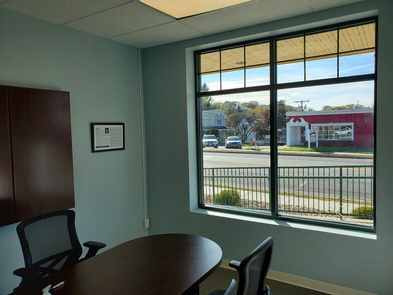 Primary Photo Of 134 Main Street Ext, Middletown Storefront For Lease
