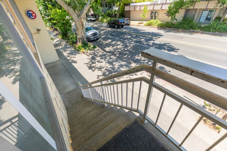 More Photos Of 1912 F St, Sacramento Office For Sale