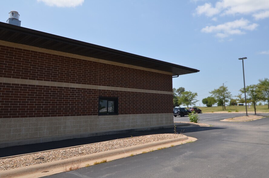 More Photos Of 3315 SW Williams Blvd, Cedar Rapids Storefront Retail Office For Lease