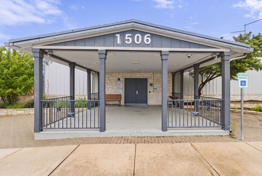 More Photos Of 1506 US-281, Johnson City Office For Sale