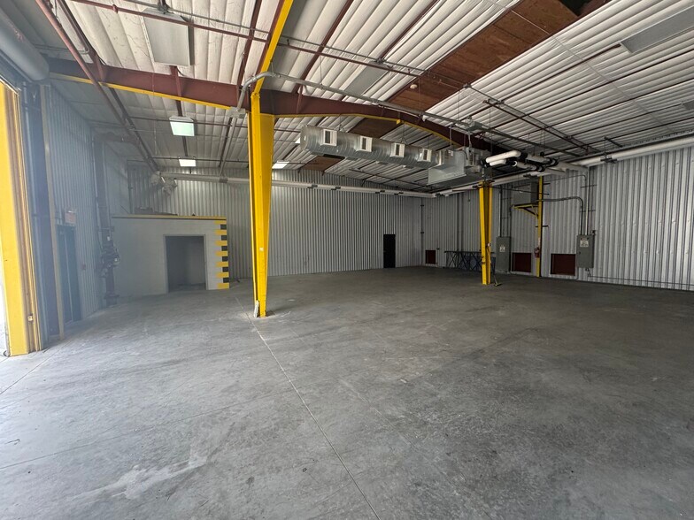 More Photos Of 2251 Topline Way, Brooksville Manufacturing For Lease