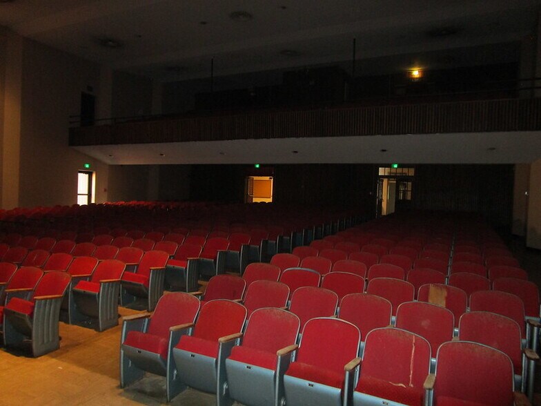 More Photos Of 700 W Houston St, Marshall Schools For Sale