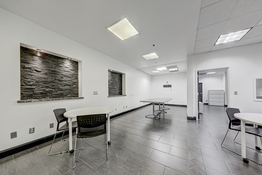 More Photos Of 4608 Rudnick Ct, Bakersfield Auto Dealership For Lease