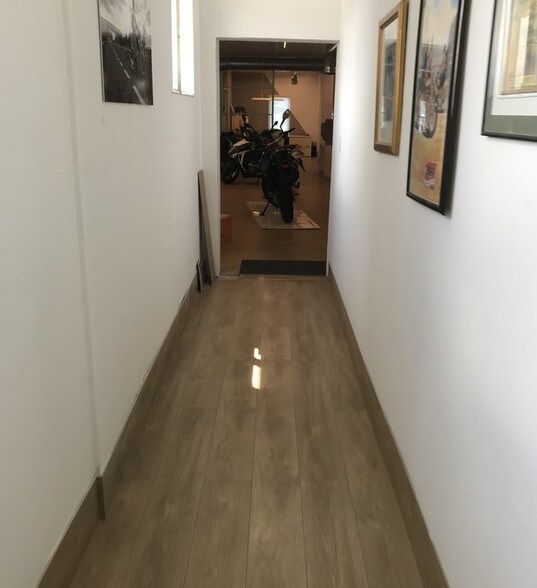 More Photos Of 601 S 21st Ave, Hollywood Showroom For Lease