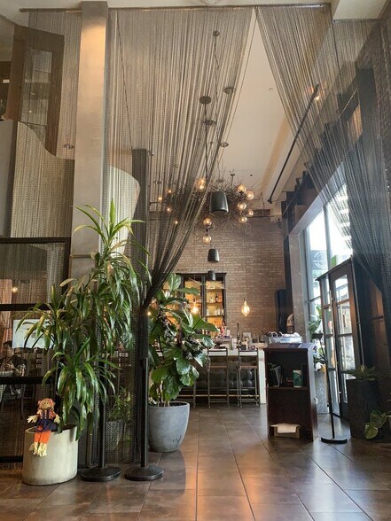 More Photos Of 819 S Flower St, Los Angeles Hotel For Lease