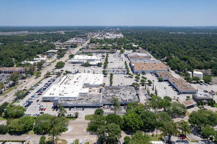 More Photos Of 5407-5507 FM 1960 Rd, Houston General Retail For Lease