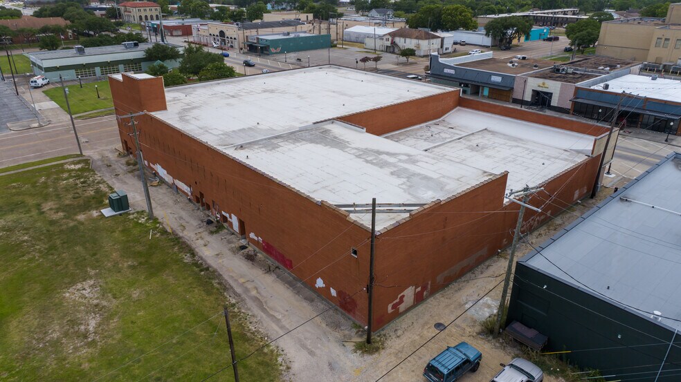 More Photos Of 502-514 6th St N, Texas City General Retail For Sale