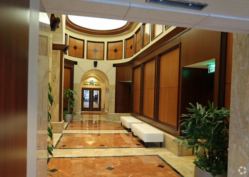 More Photos Of 201 E Kennedy Blvd, Tampa Office For Lease