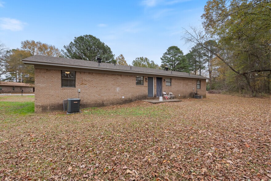 More Photos Of 16 Linder Rd, Greenbrier Apartments For Sale