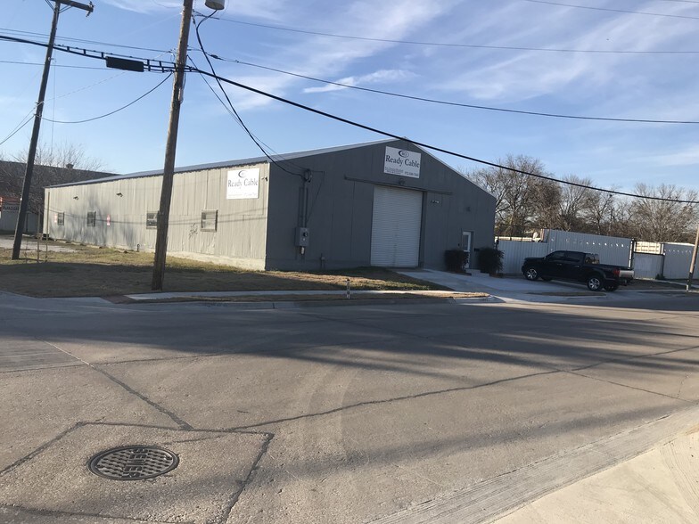 More Photos Of 401 Throckmorton St, McKinney Warehouse For Sale