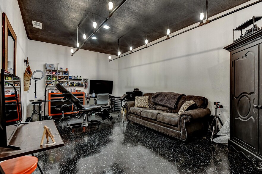 More Photos Of 4006 Texoma Pky, Denison General Retail For Sale