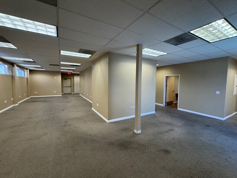 More Photos Of 5500-5536 Reseda Blvd, Tarzana Storefront Retail Office For Lease