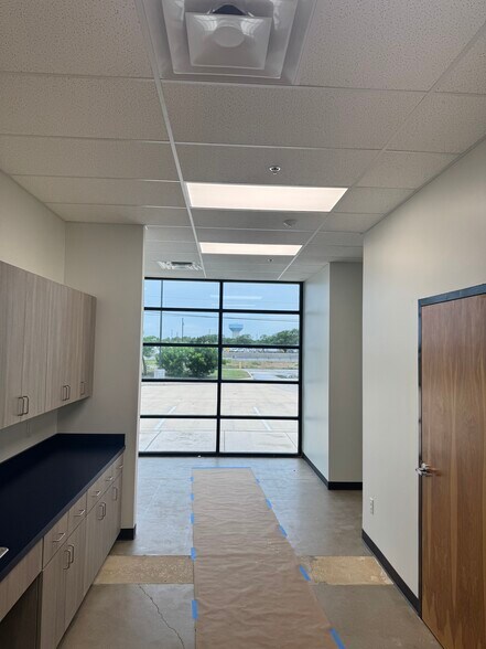 More Photos Of 8106 NE Loop 410, San Antonio Warehouse For Lease