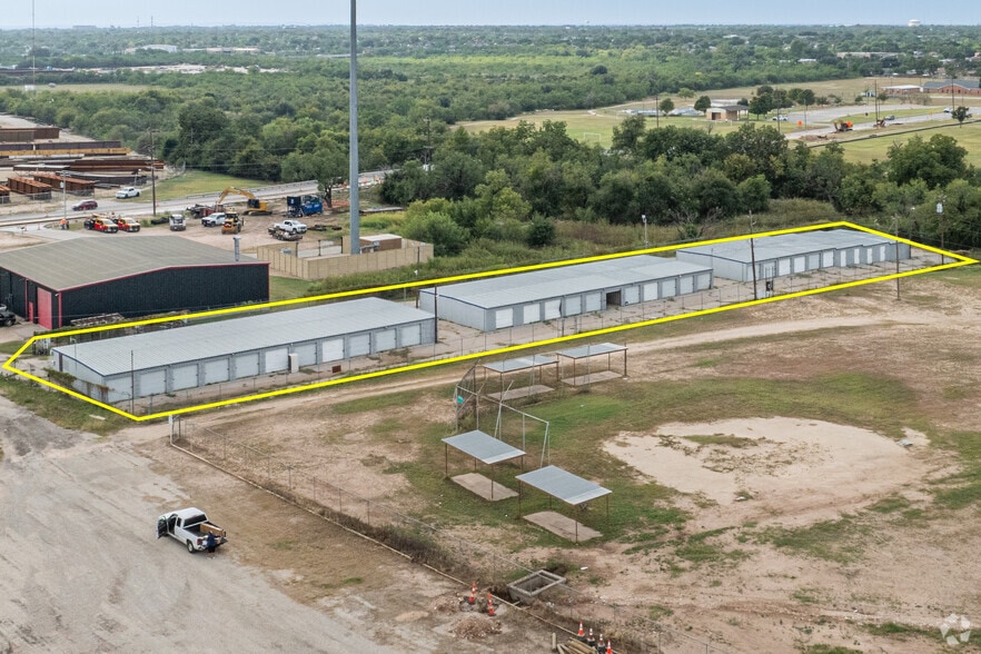 More Photos Of 910 W 29th St, San Angelo Self Storage For Sale