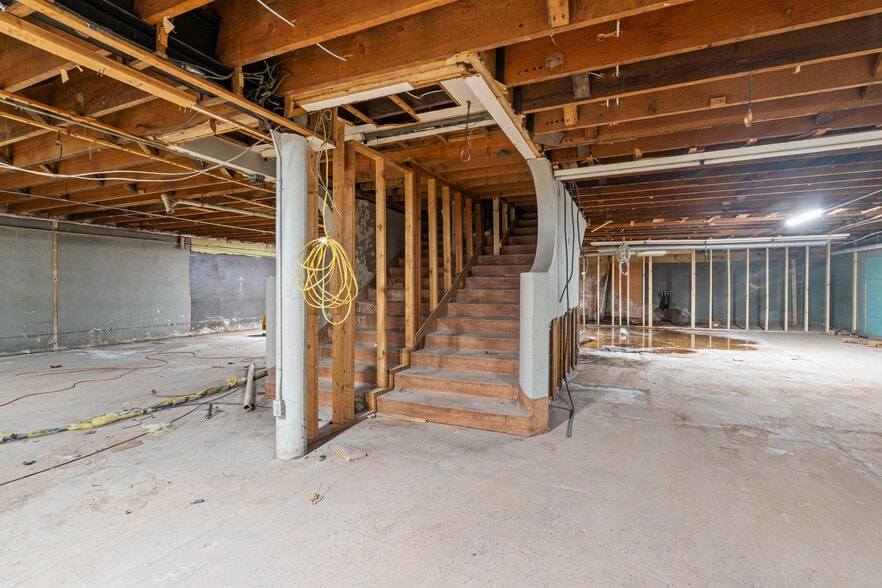 More Photos Of 1309 Tower Ave, Superior Restaurant For Sale