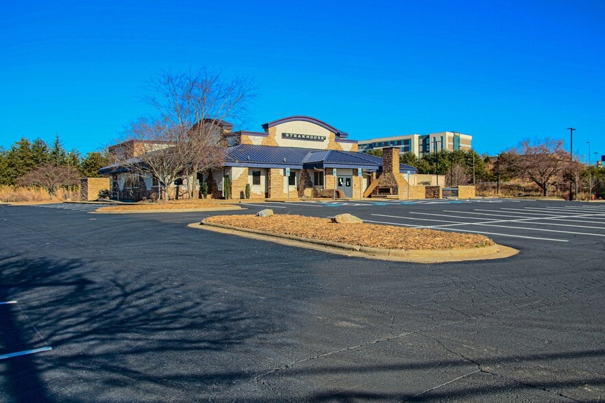 More Photos Of 341 Rockwood Rd, Arden Restaurant For Lease