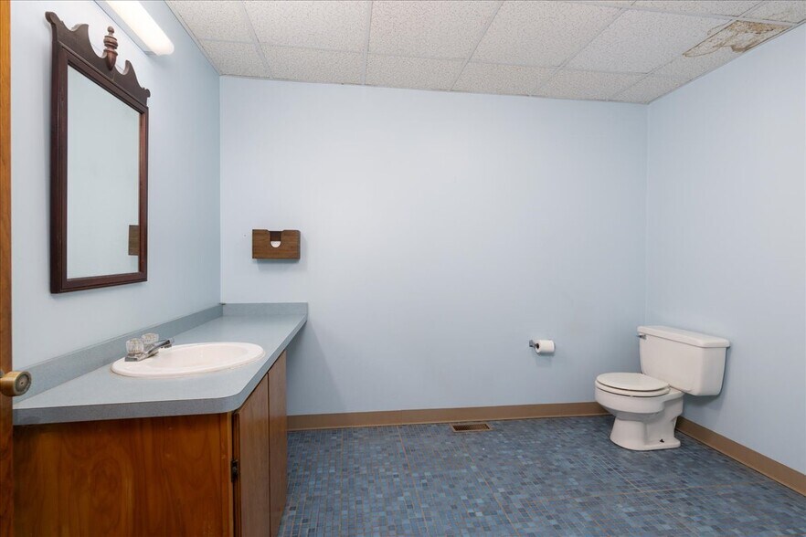More Photos Of 1091 Jamison Rd, Elma Office For Sale