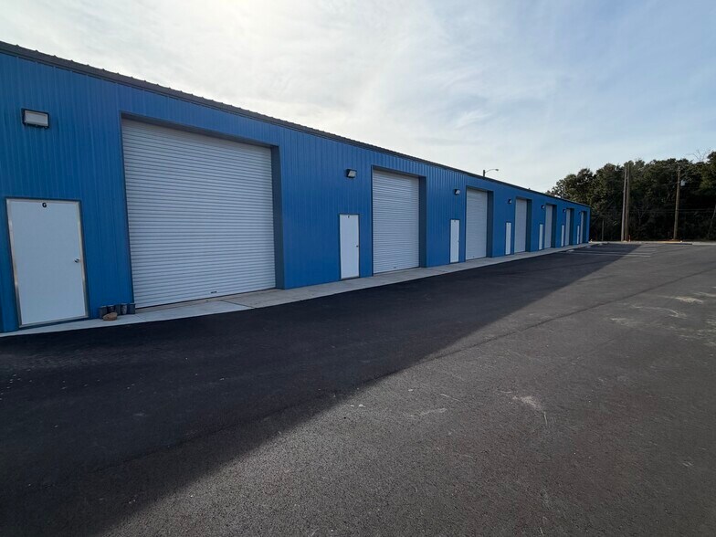 More Photos Of 6016 Hilburn Rd, Pensacola Warehouse For Lease