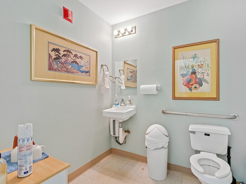 More Photos Of 1168-1258 Jacaranda Blvd, Venice Storefront For Lease