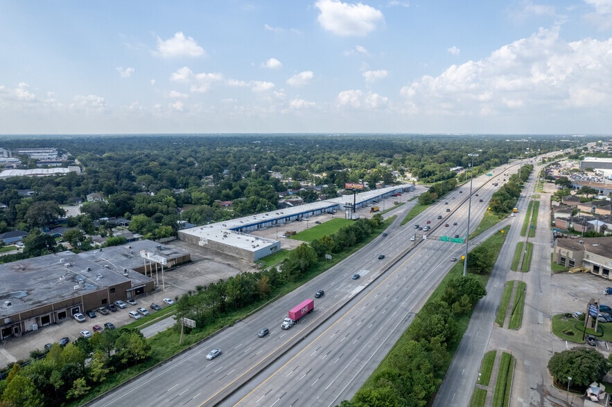 More Photos Of 5900-5934 S Loop Fwy, Houston Unknown For Lease