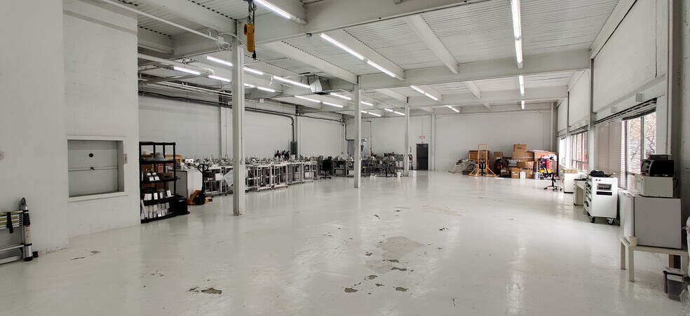 More Photos Of 550 County Ave, Secaucus Showroom For Lease