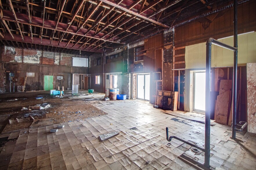 More Photos Of 531-533 N Main St, Carrollton General Retail For Sale
