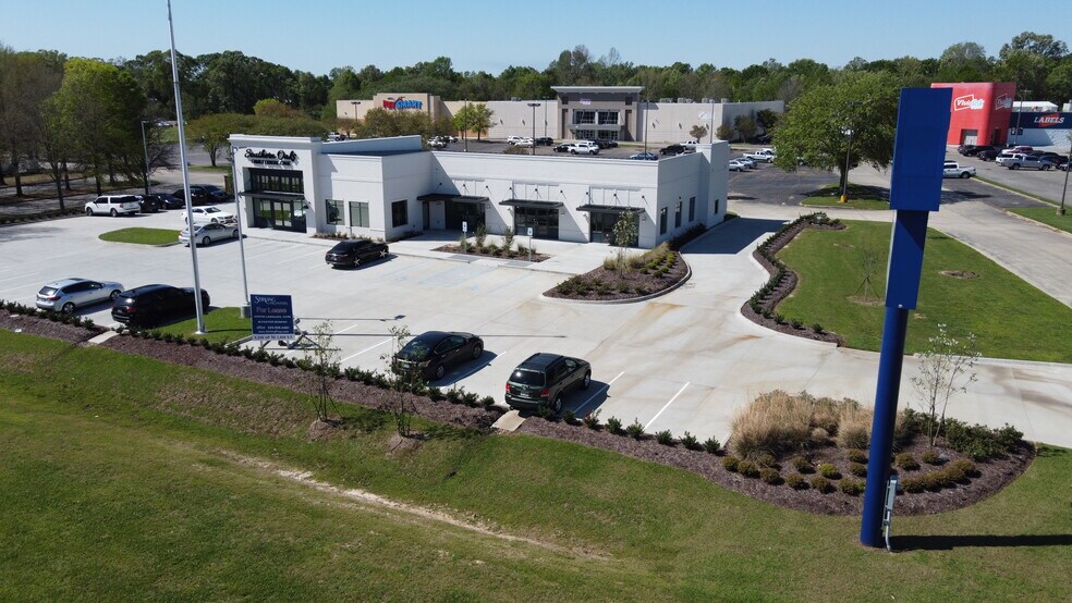 More Photos Of 8670 Airline Hwy, Baton Rouge Storefront Retail Office For Lease