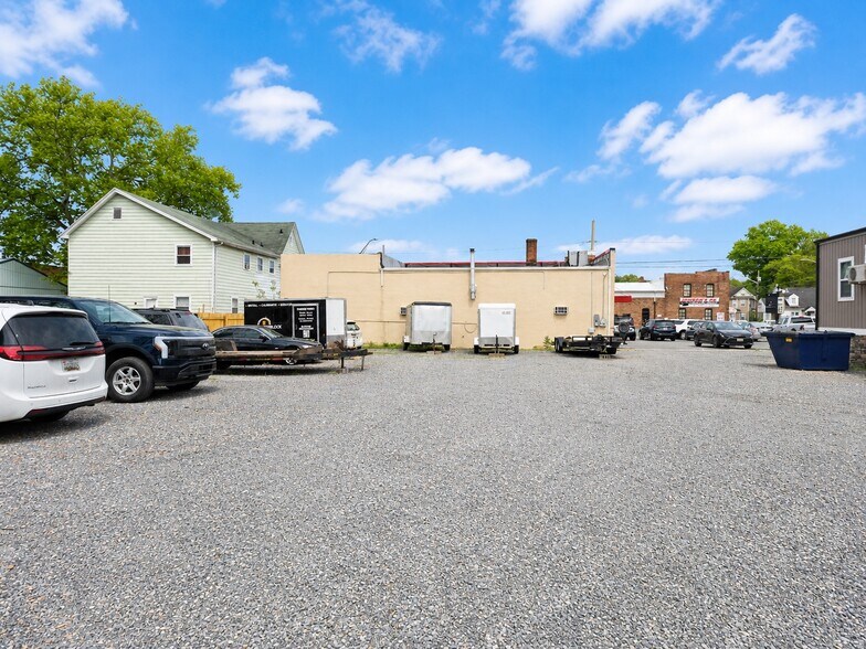 More Photos Of 1 N Bi State Blvd, Delmar Auto Repair For Lease