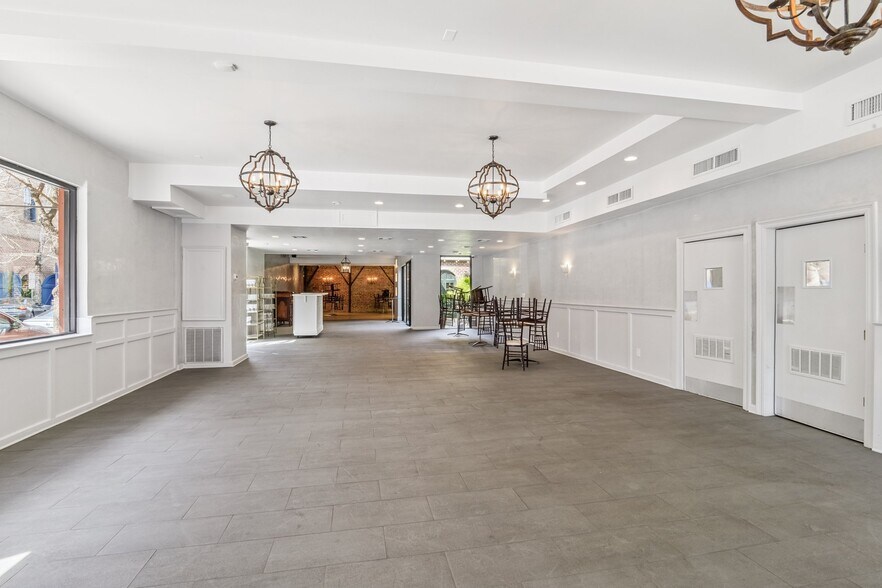 More Photos Of 755 Tchoupitoulas St, New Orleans Restaurant For Sale