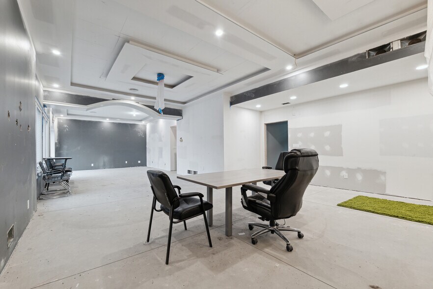 More Photos Of 2502 E Michigan Ave, Ypsilanti Freestanding For Lease