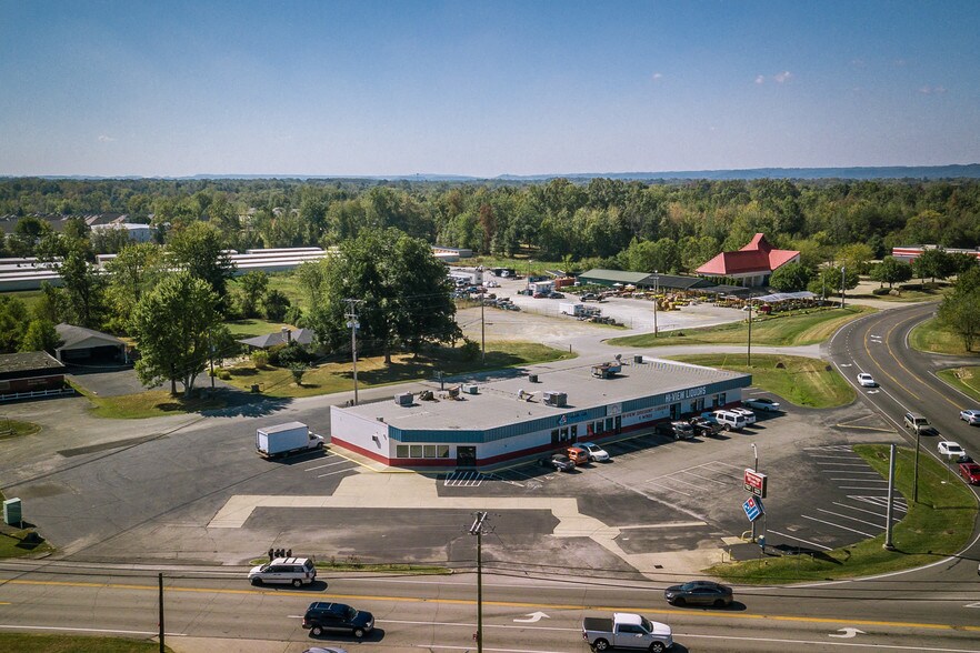 More Photos Of 7920 Fegenbush Ln, Louisville General Retail For Lease
