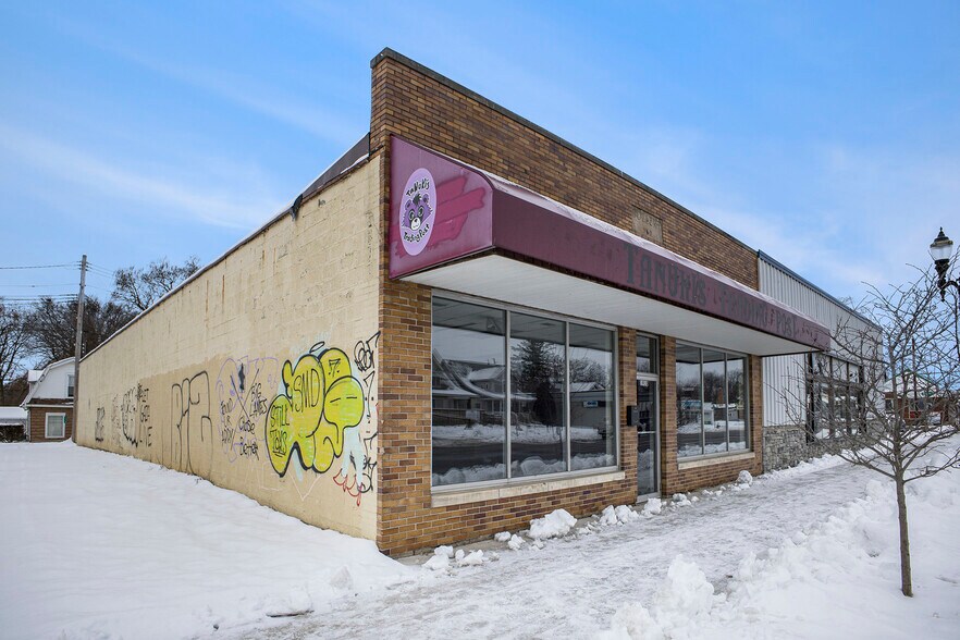 More Photos Of , Lansing Unknown For Sale