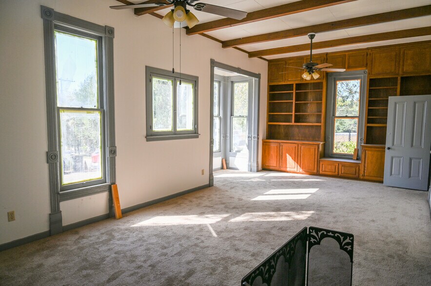 More Photos Of 655 E Alvarado St, Fallbrook Specialty For Lease