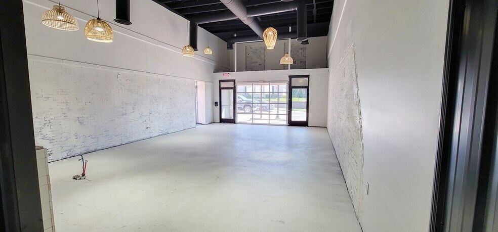 More Photos Of 218 N Main St, Beaver Dam General Retail For Sale