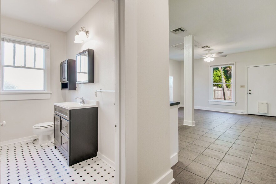 More Photos Of 1224 E Strong St, Pensacola Apartments For Sale