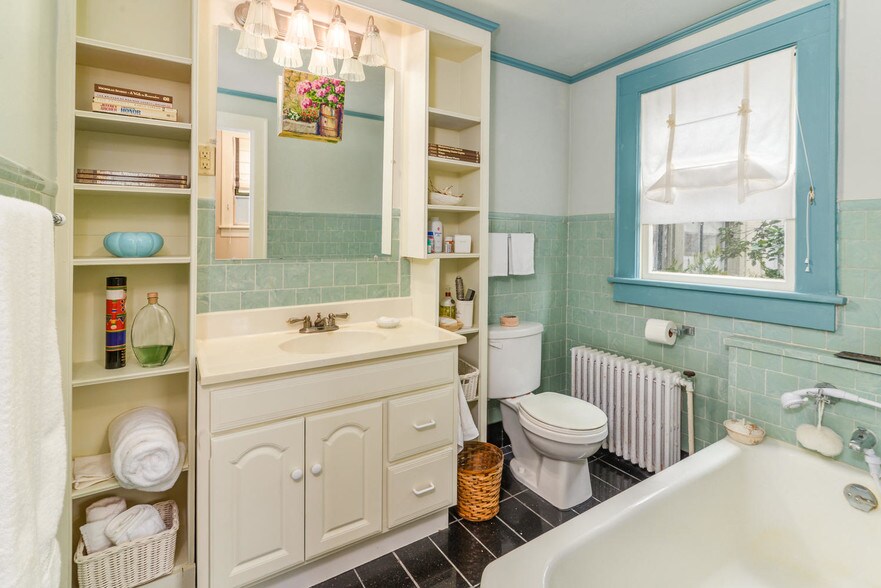 More Photos Of 145 Melrose Ave, Tryon Apartments For Sale