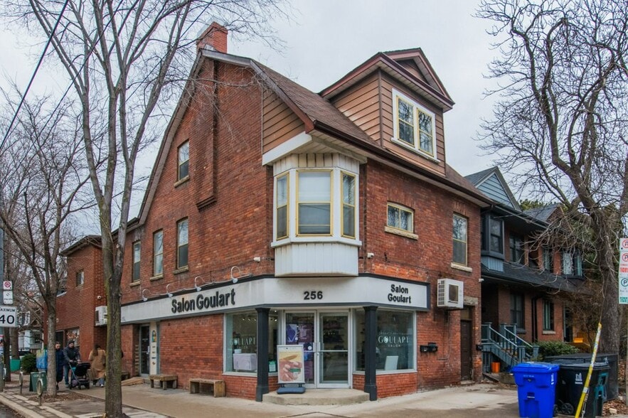 Primary Photo Of 256 Crawford St, Toronto Storefront Retail Residential For Sale