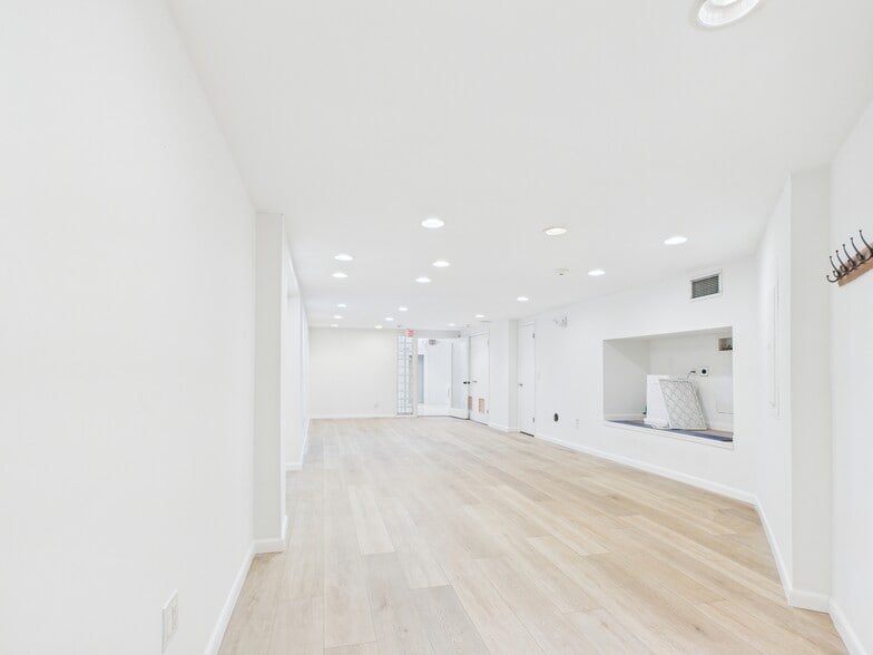More Photos Of 611 S Orianna St, Philadelphia Storefront Retail Residential For Lease