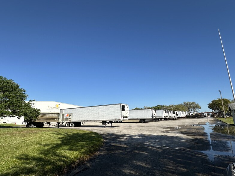 More Photos Of 625 66th Ave SW, Vero Beach Manufacturing For Sale