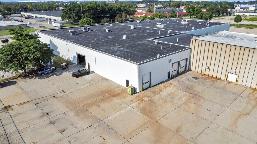 More Photos Of 4500 Groves Rd, Columbus Warehouse For Lease